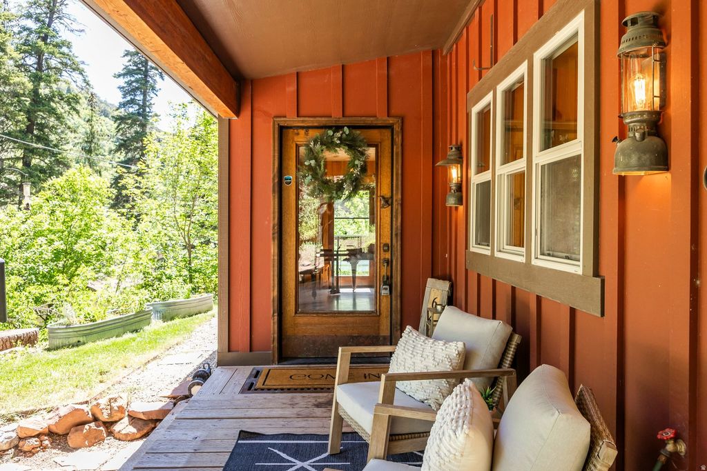 Photo of 6424 E LEFTHAND FORK LN, Salt Lake City, UT 84108 (MLS # 2164569)