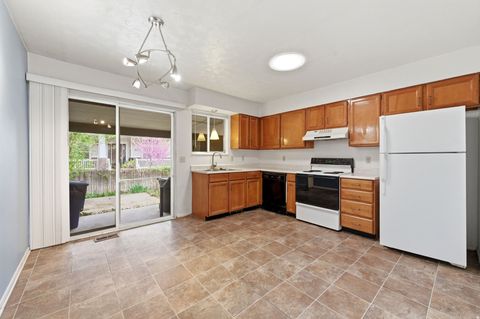 Tiny photo for 6112 S VINEWAY CIR E, Salt Lake City, UT 84121 (MLS # 2150446)