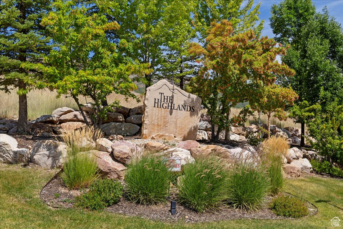 THE HIGHLANDS - Residential