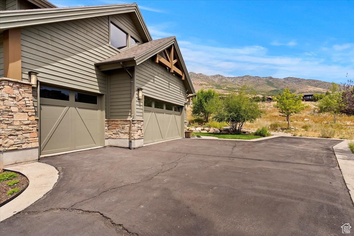 THE HIGHLANDS - Residential