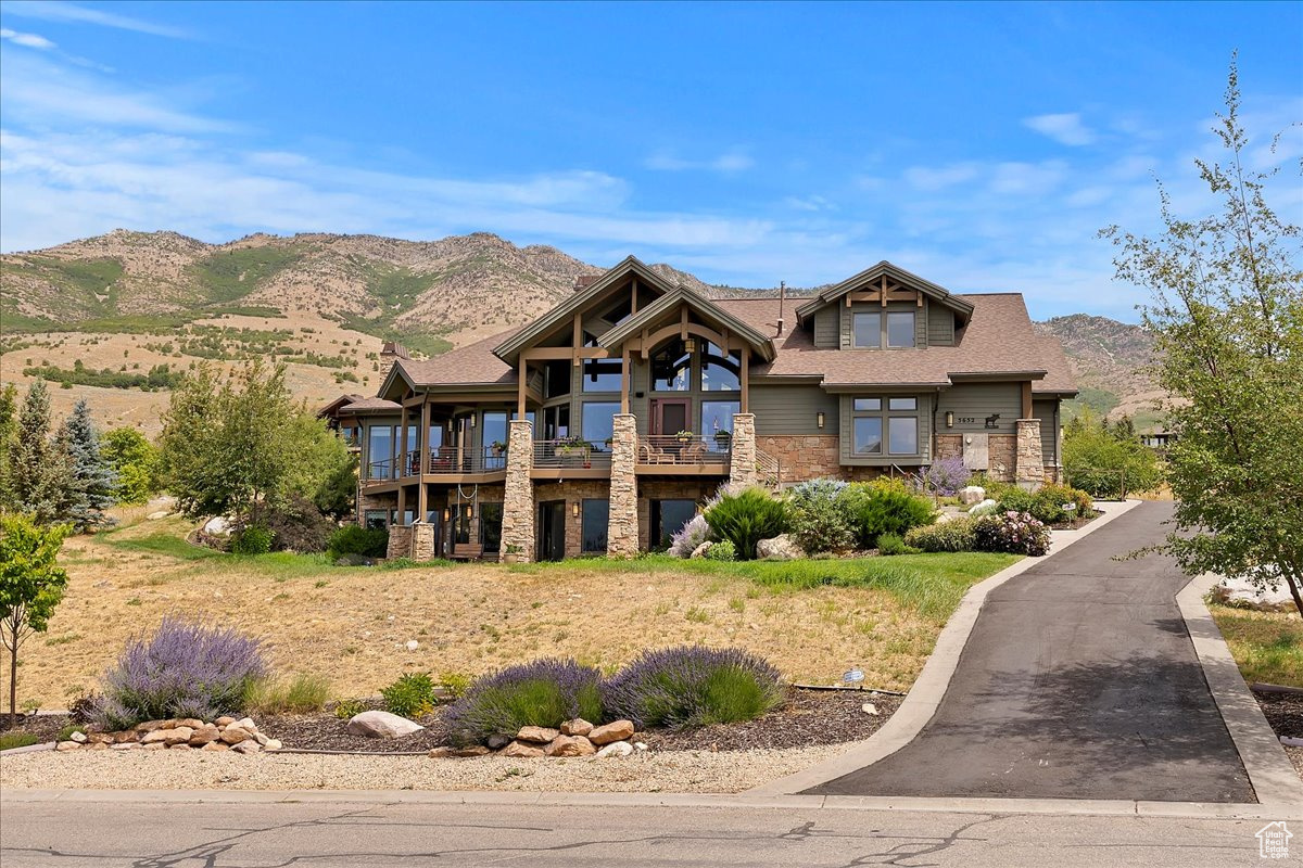 THE HIGHLANDS - Residential
