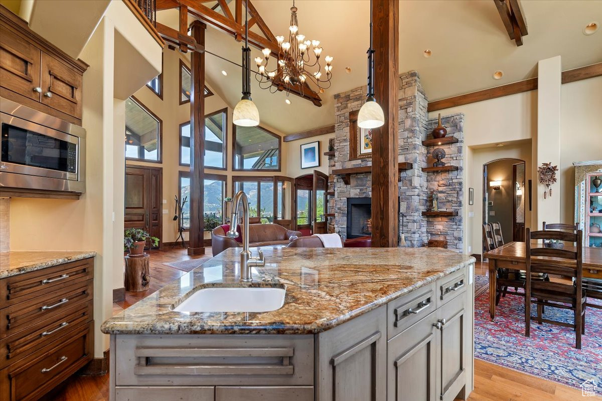 THE HIGHLANDS - Residential
