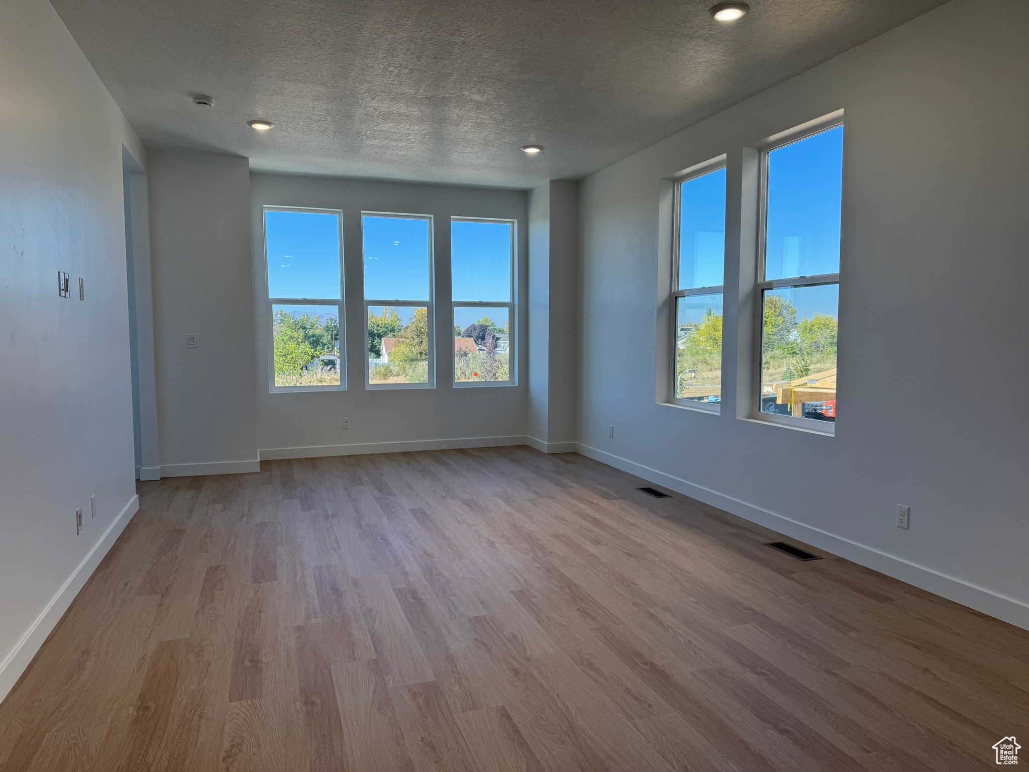 TRAILSIDE - Residential