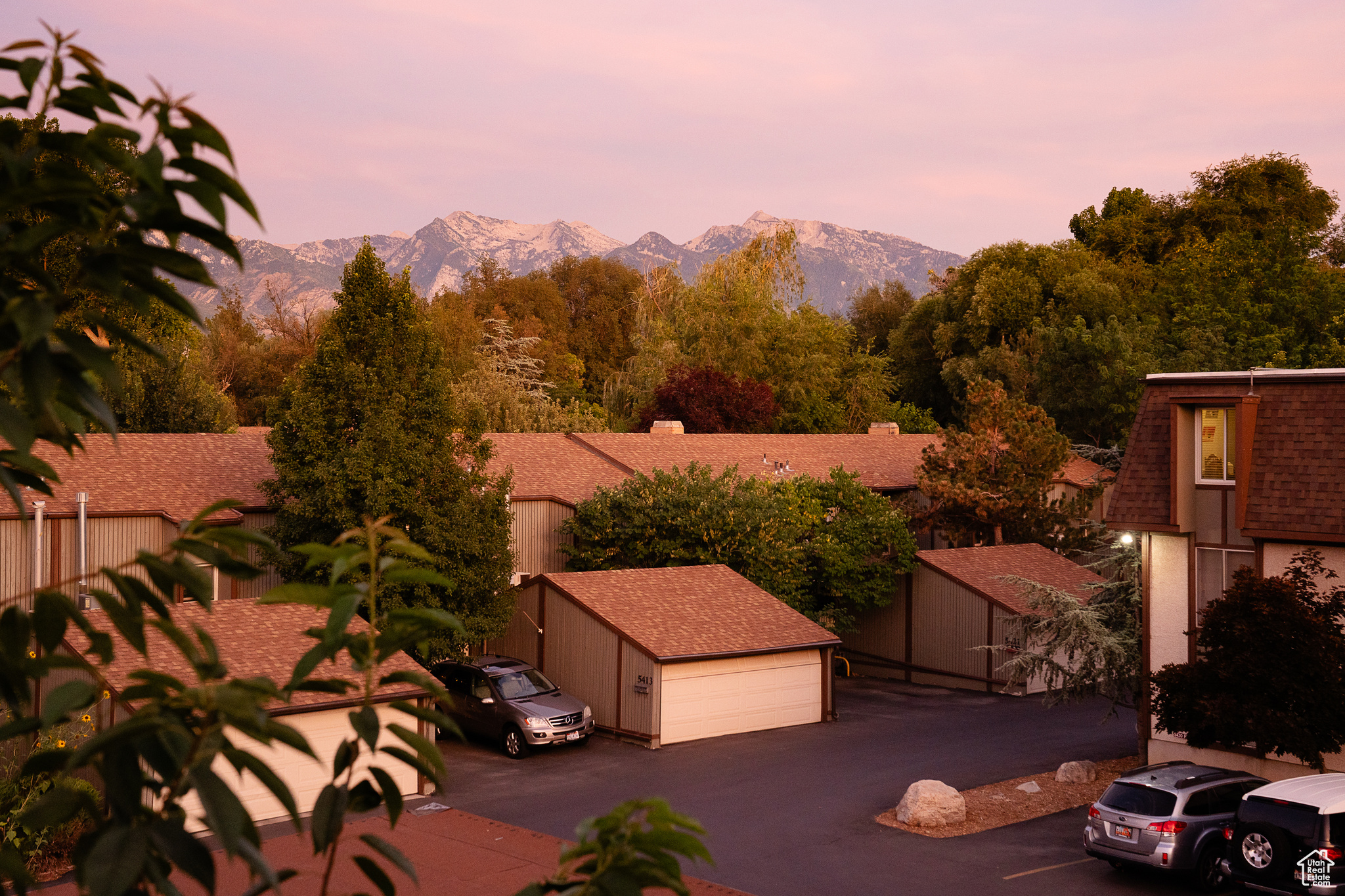 WILLOWS CNDM - Residential