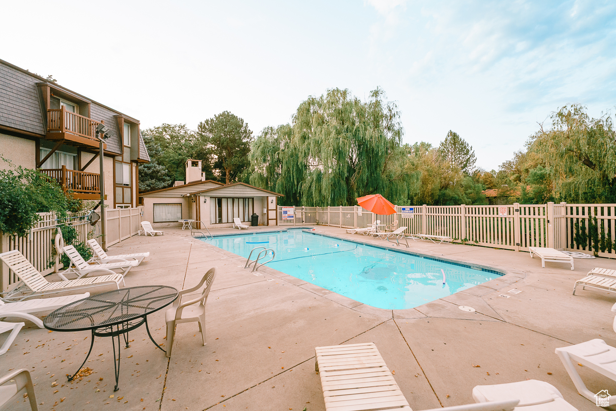 WILLOWS CNDM - Residential