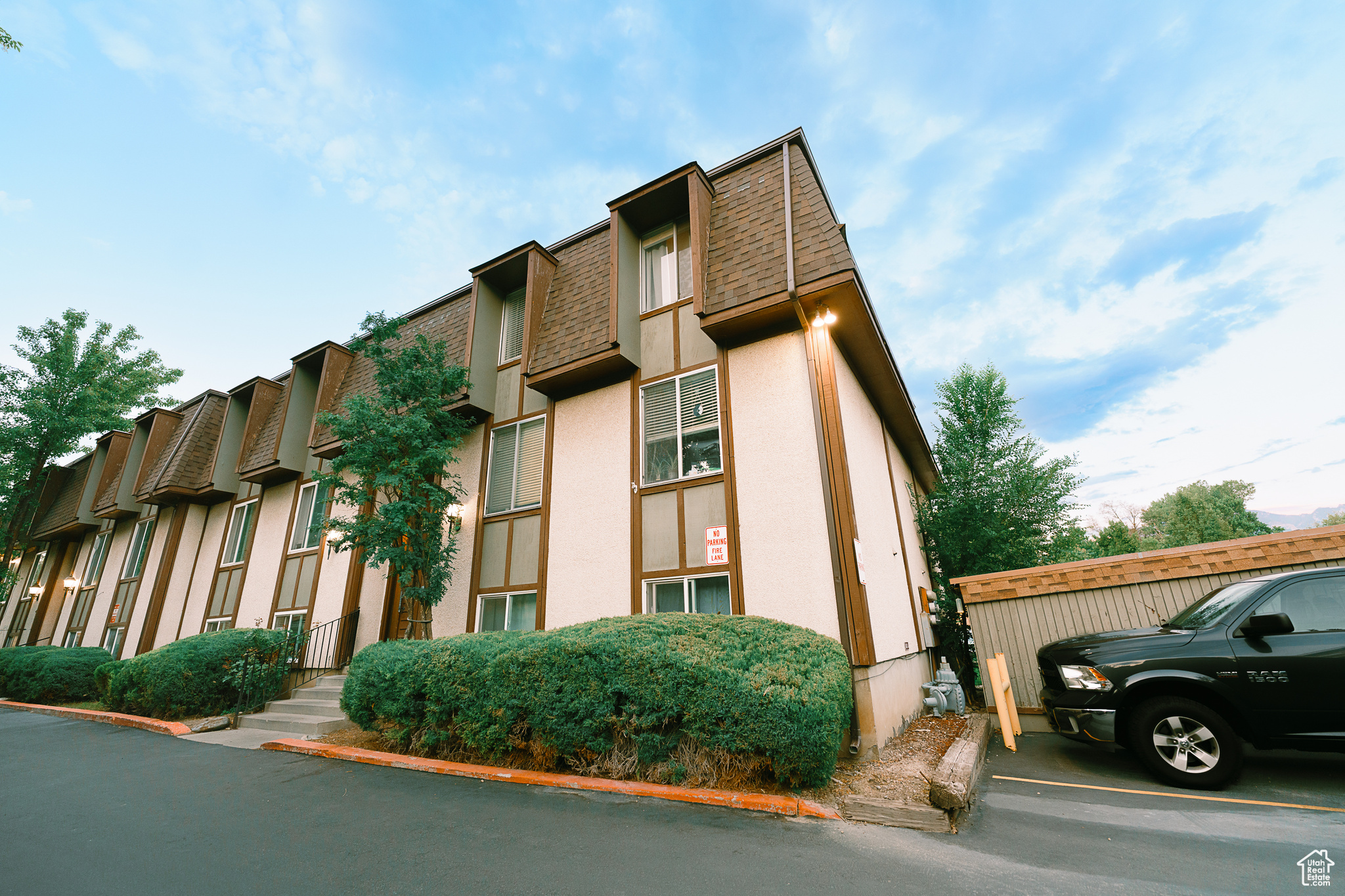 WILLOWS CNDM - Residential