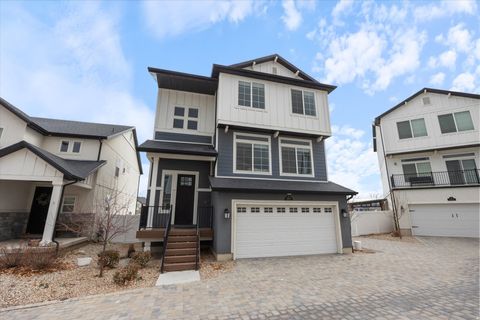 Photo of 197 E BRUSHY CANYON ST, Saratoga Springs, UT 84045 (MLS # 2128099)