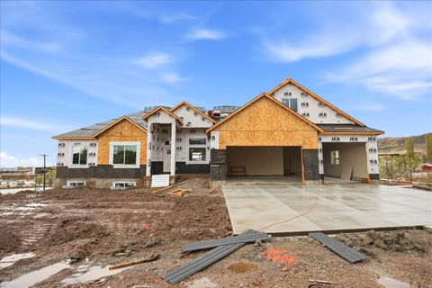 Photo of 417 E SKYLINE DR, Brigham City, UT 84302 (MLS # 2148619)