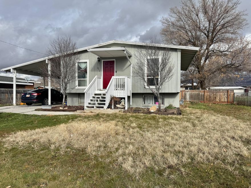 Adorable starter home, 3 beds /2baths Basement 95 % finished  walkout basement, Perfect investment property or first-time buyers  big fenced backyard, large deck, storage shed