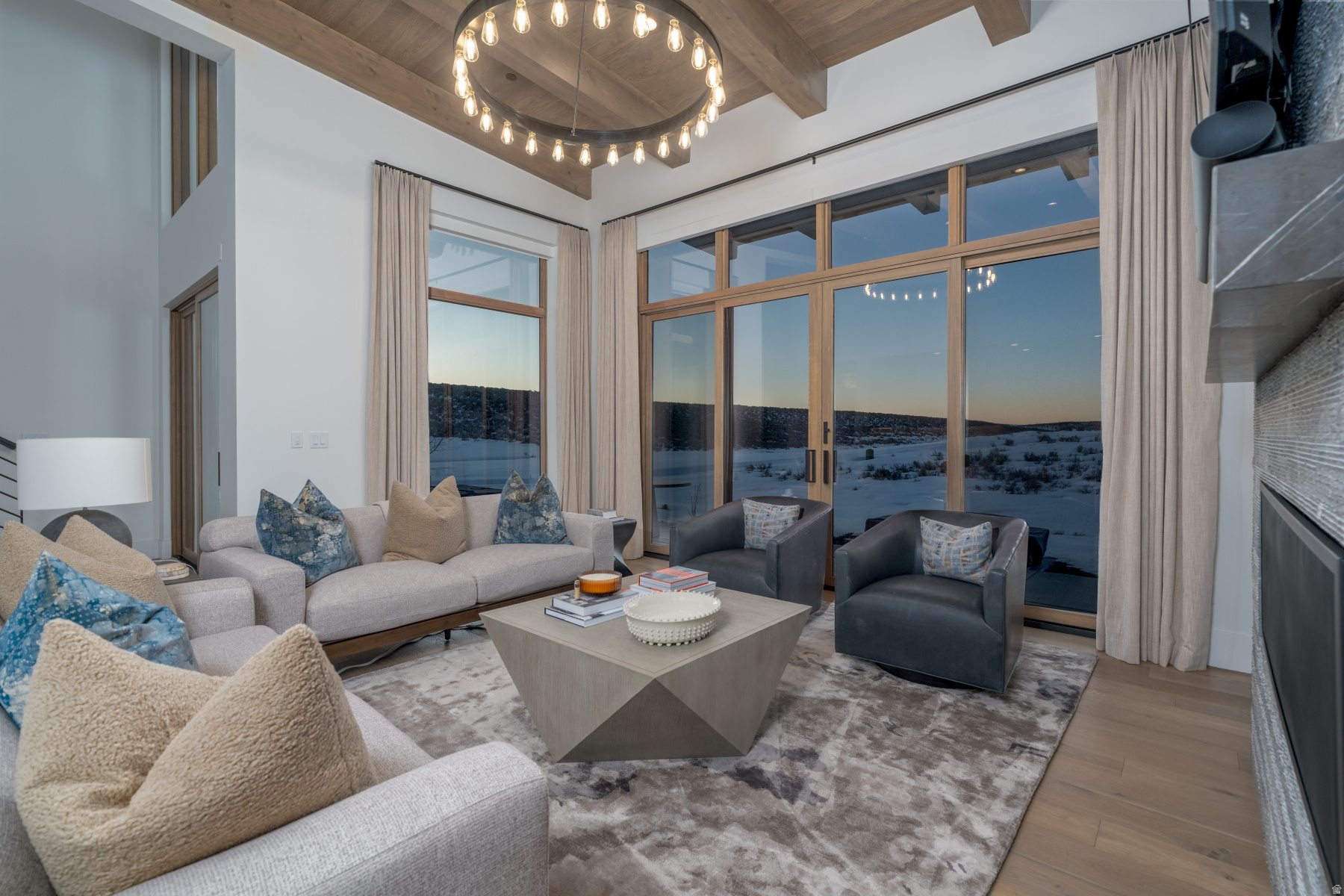 CLUBHOUSE VILLAS - Residential