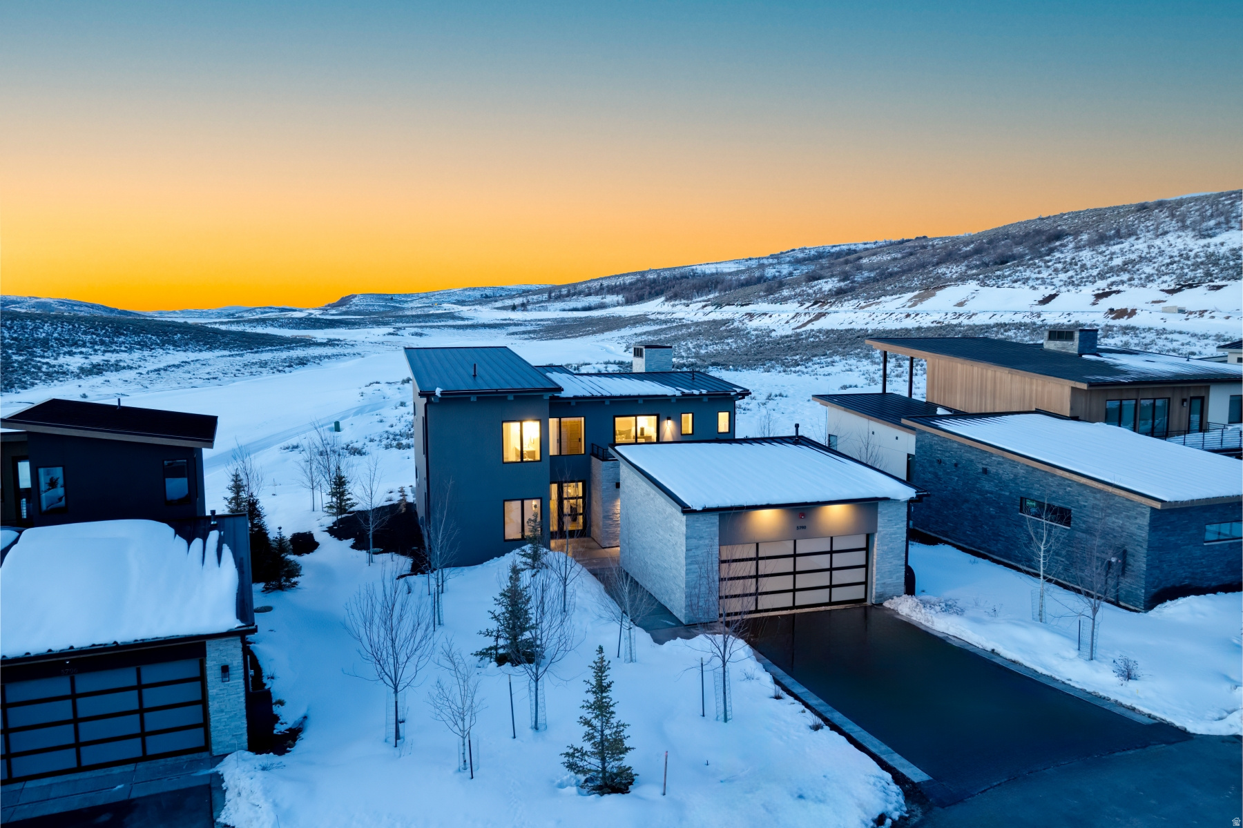 CLUBHOUSE VILLAS - Residential