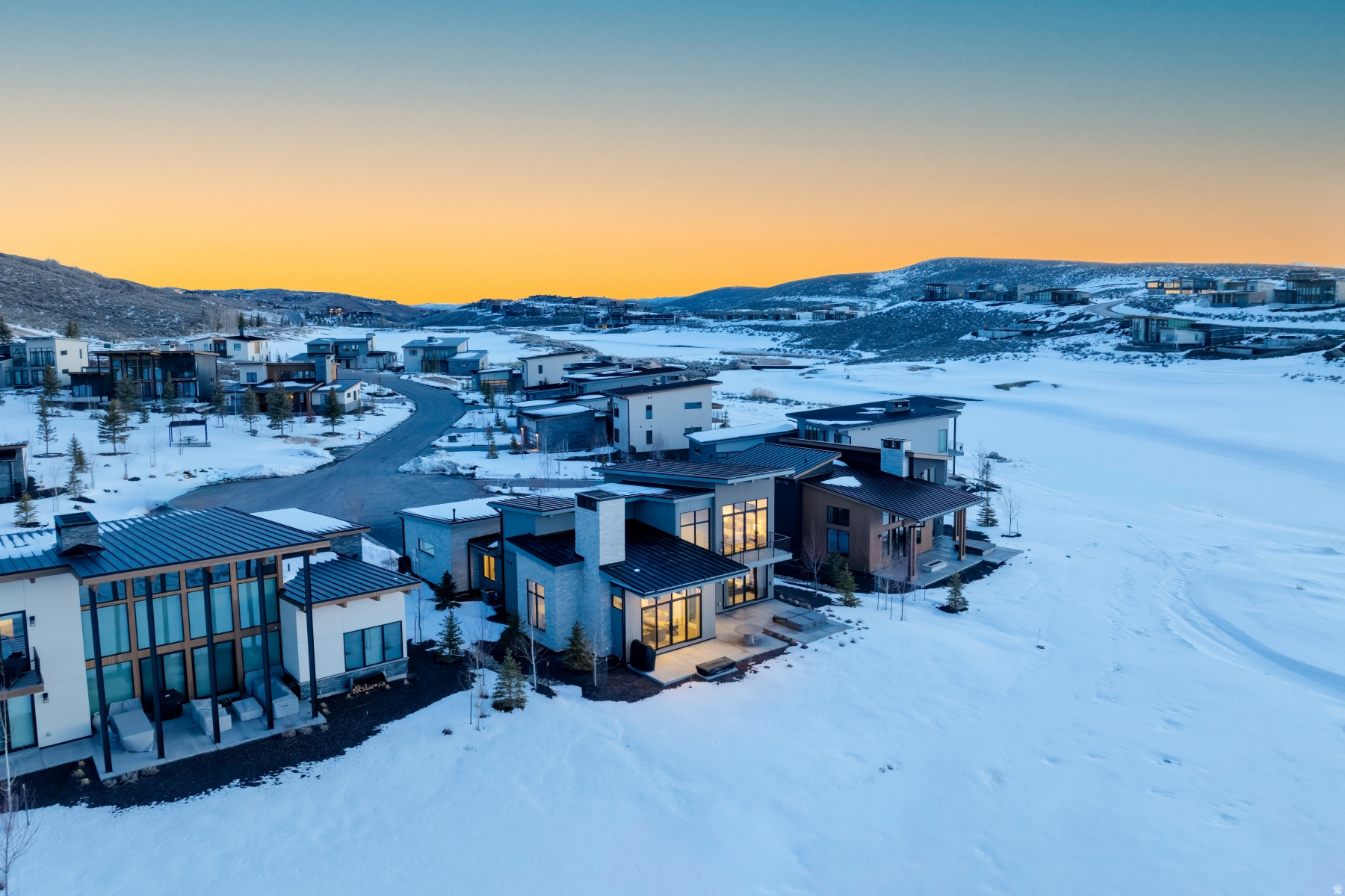 CLUBHOUSE VILLAS - Residential