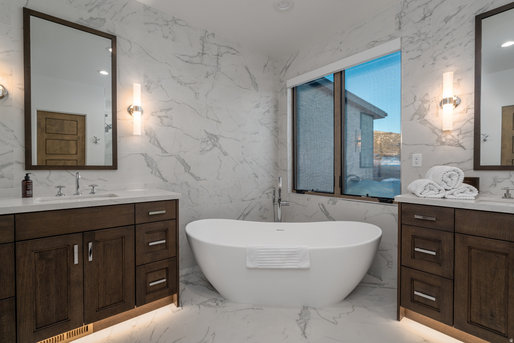 CLUBHOUSE VILLAS - Residential