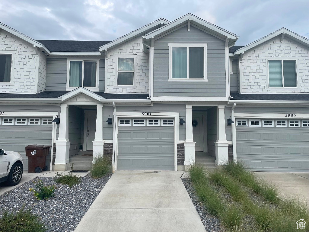 This 3-bed, 2-bath townhouse, built in 2023, offers open-concept living, a spacious kitchen with a big pantry, and scenic mountain views. Enjoy a community pool, parks, and easy access to nature. Perfect for anyone seeking modern, low-maintenance living.