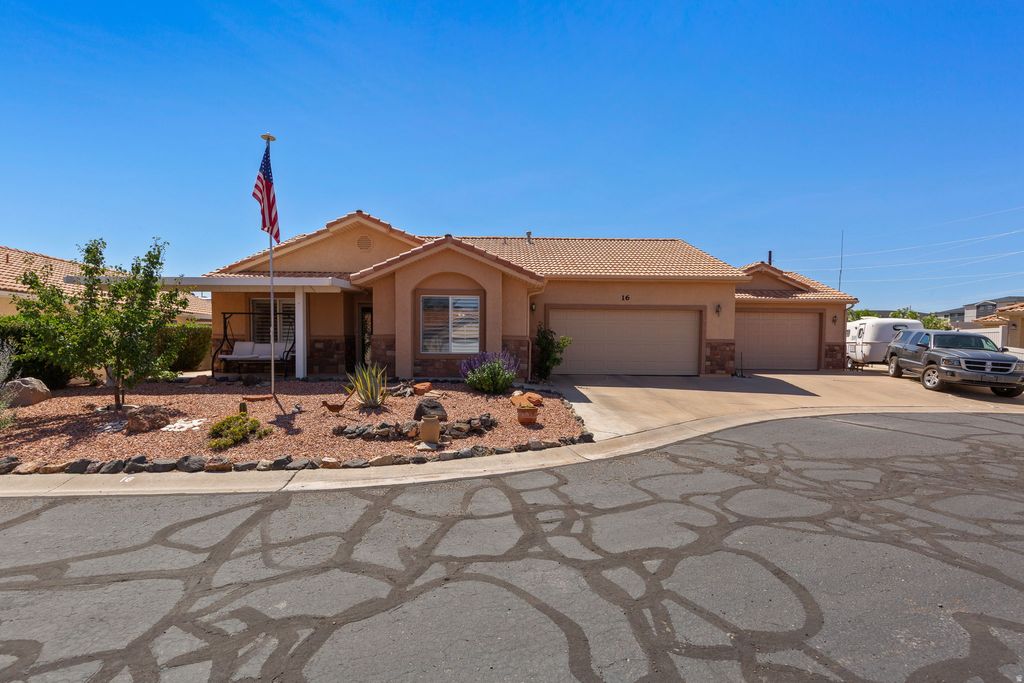 Photo of 1360 E TELEGRAPH ST #16, Washington, UT 84780 (MLS # 2157192)