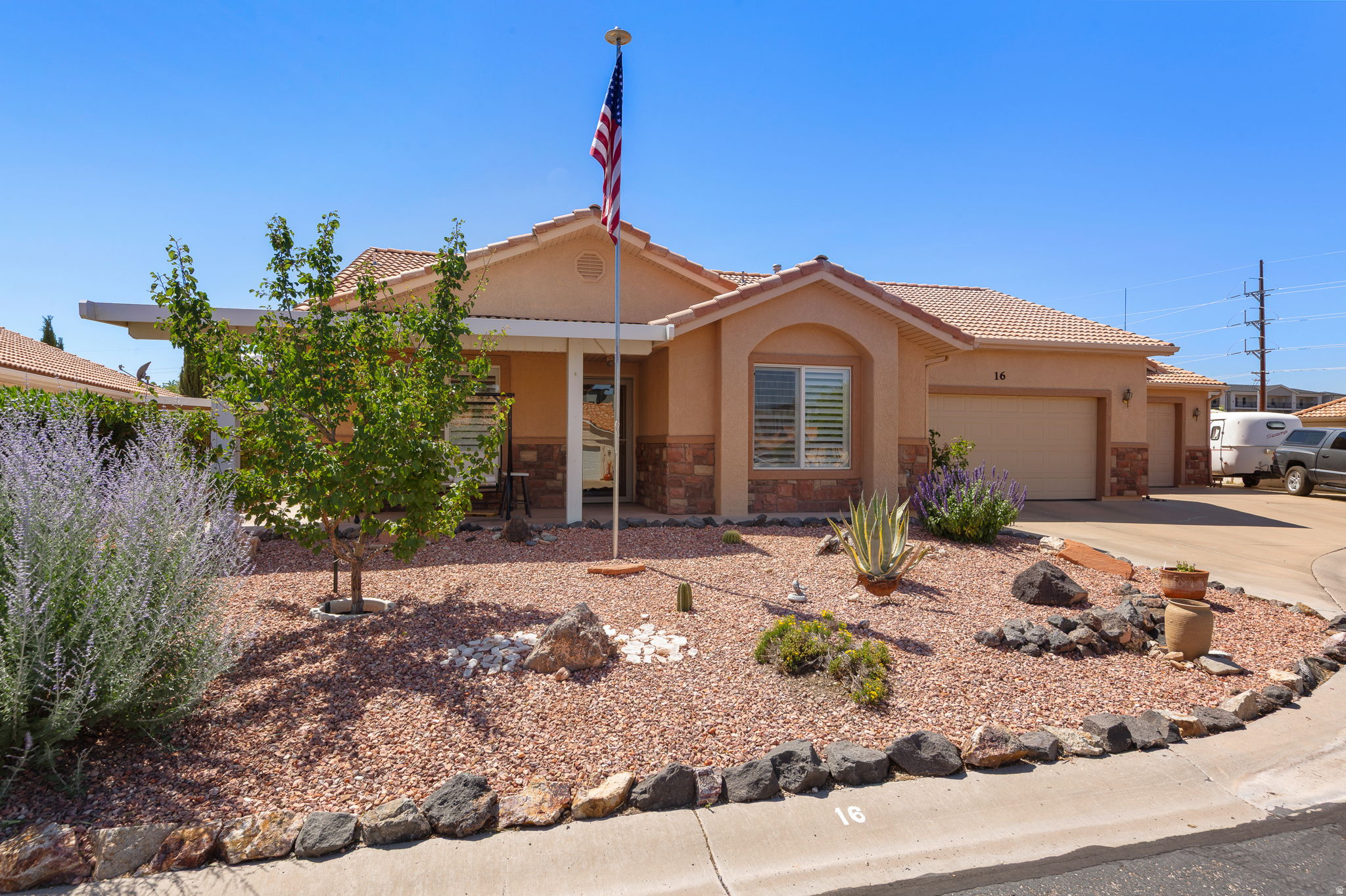 RIDGEPOINTE - Residential
