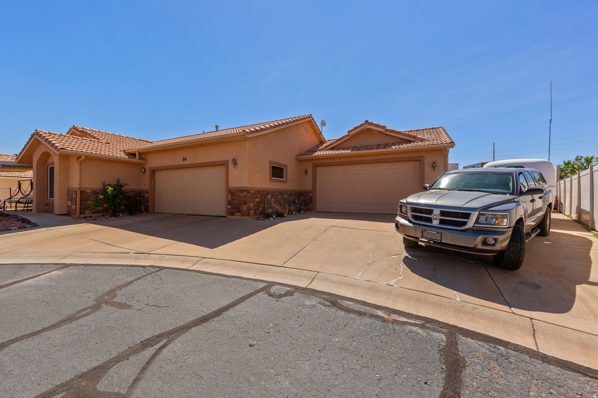 RIDGEPOINTE - Residential