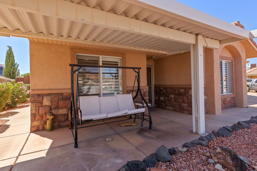 Photo of 1360 E TELEGRAPH ST #16, Washington, UT 84780 (MLS # 2157192)