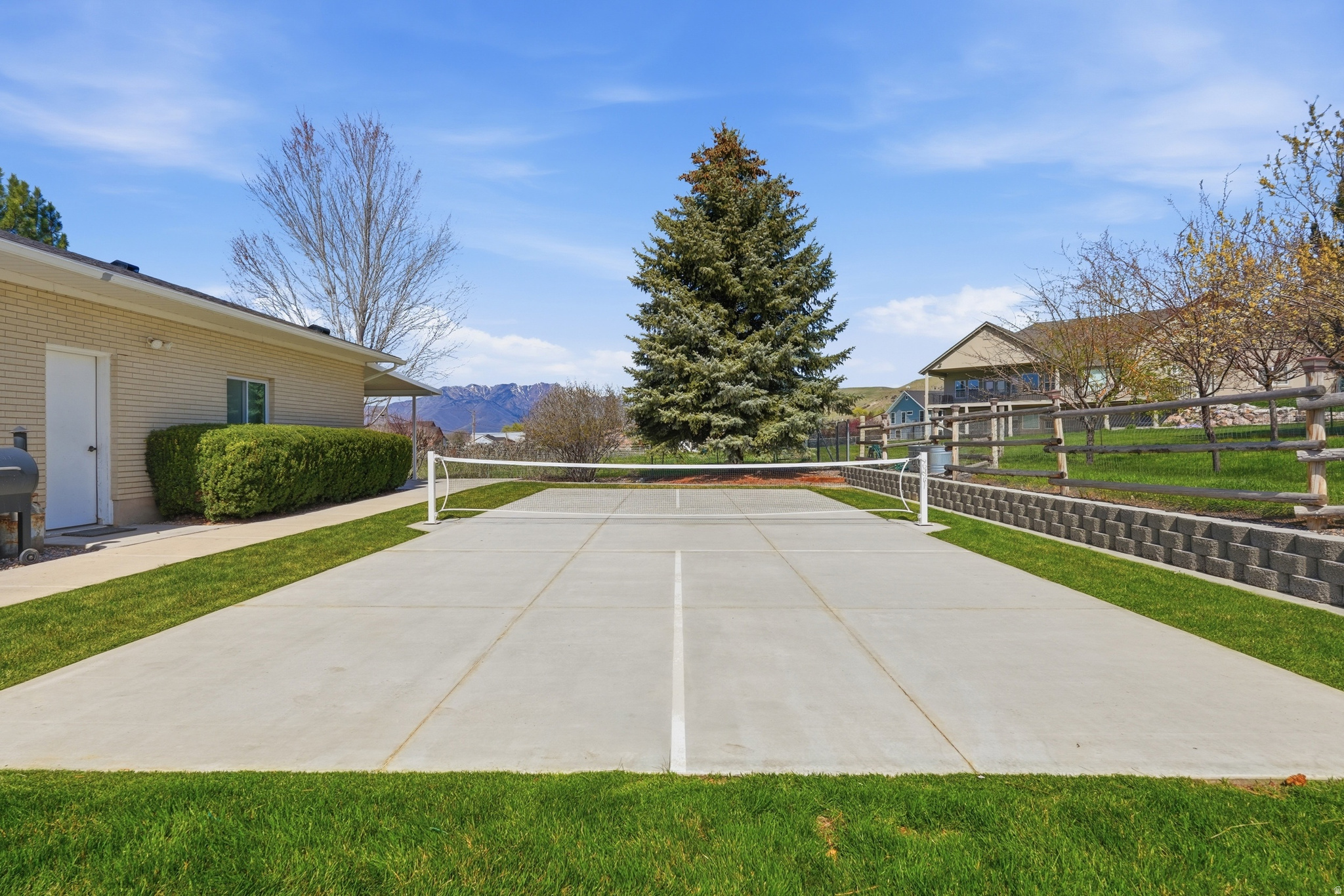 SPRING HOLLOW - Residential