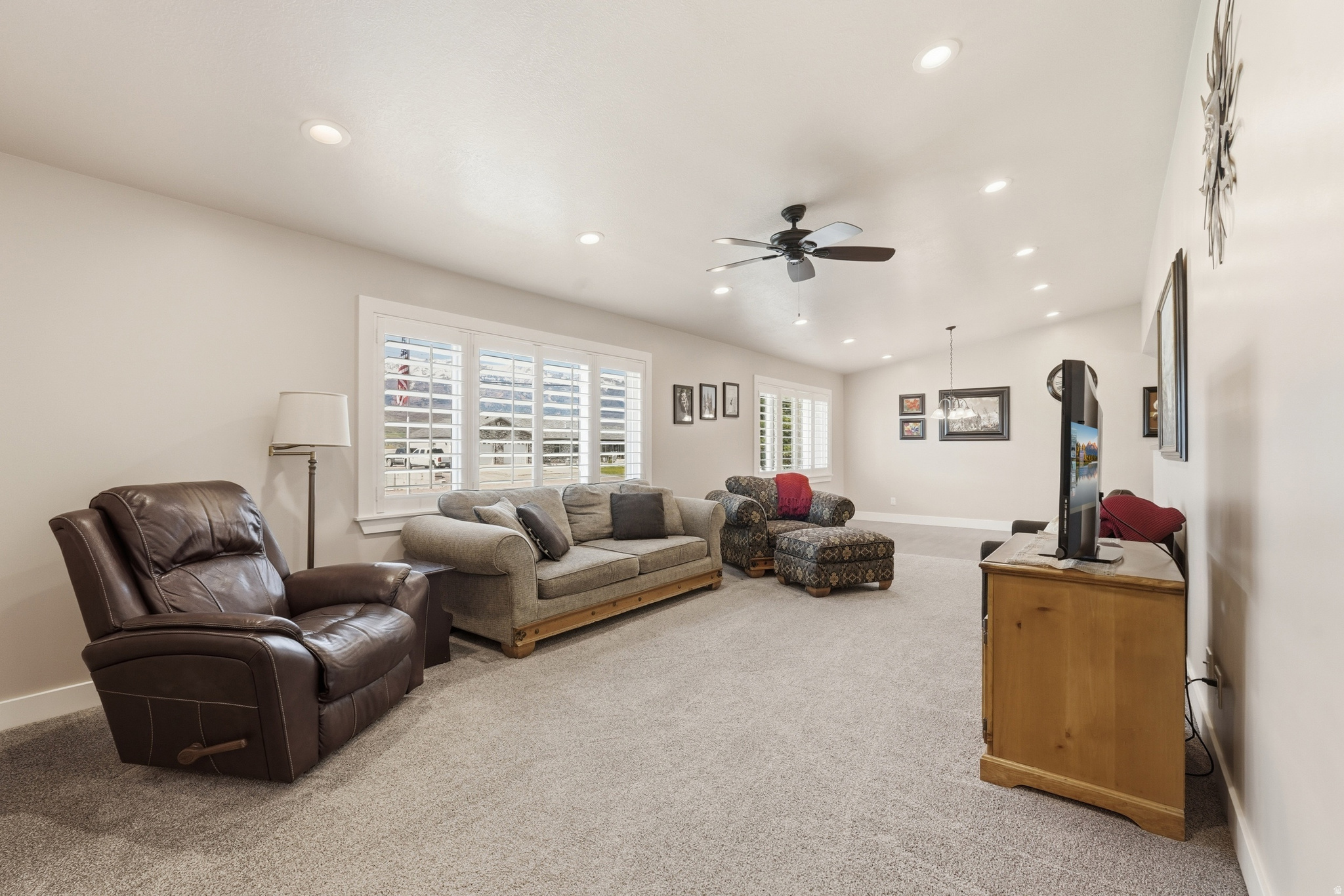 SPRING HOLLOW - Residential