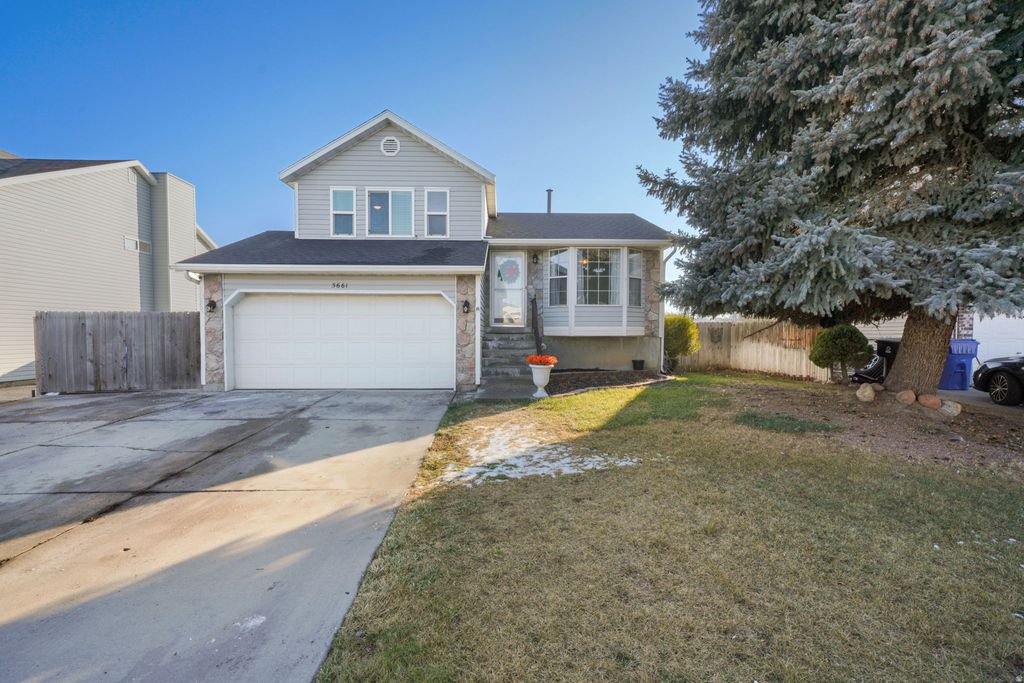 Photo of 5661 W SUNKIST DR S, Kearns, UT 84118 (MLS # 2131243)