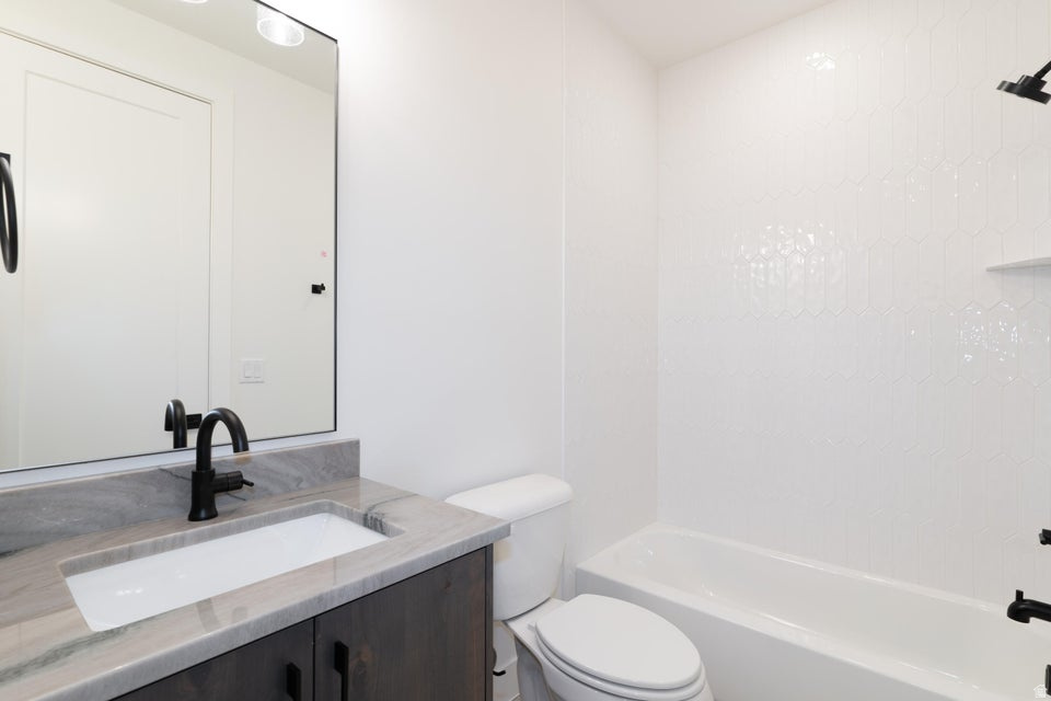 ATKINVILLE TOWNHOMES AT DESERT COLOR - Residential