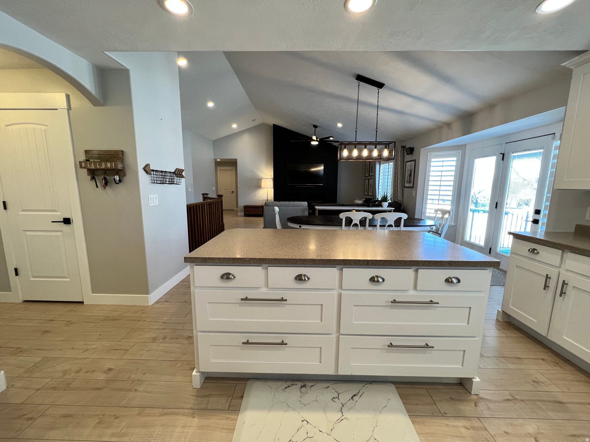 THE BENCHES - Residential