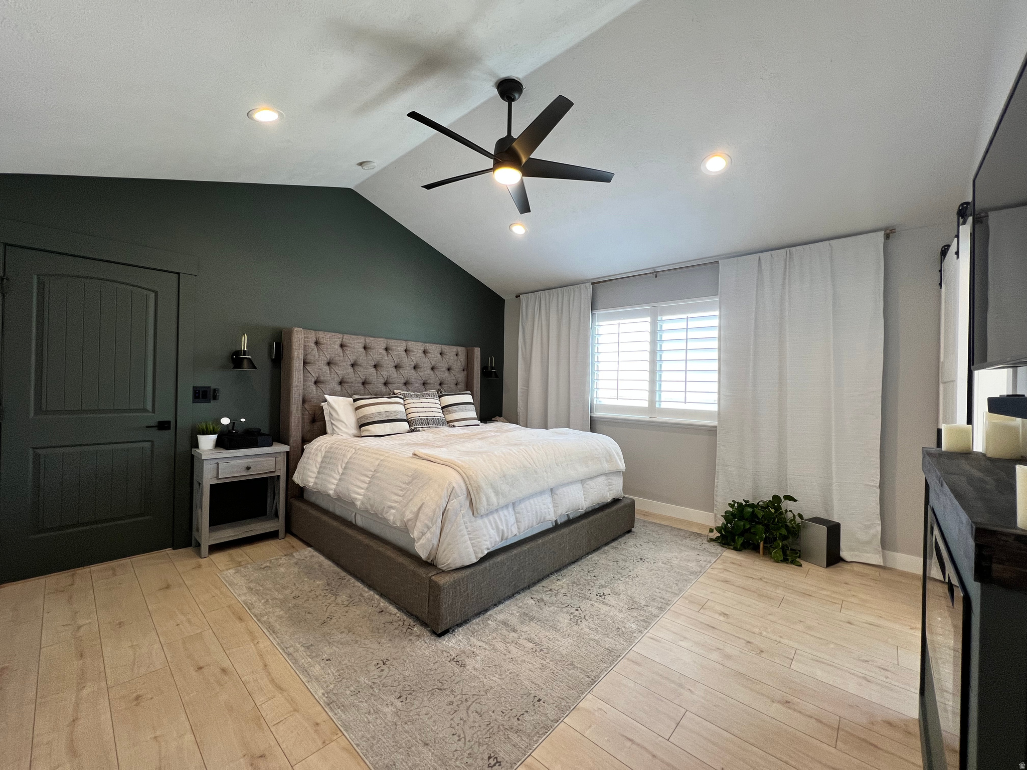 THE BENCHES - Residential