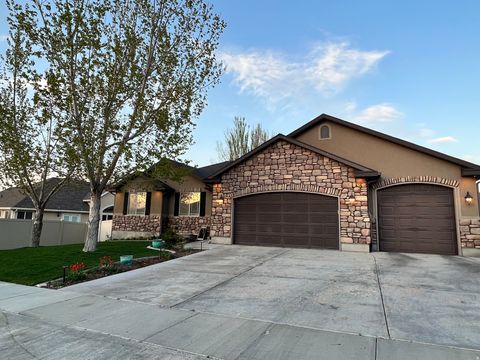 Photo of 1248 S ALPINE DR, Saratoga Springs, UT 84045 (MLS # 2140131)