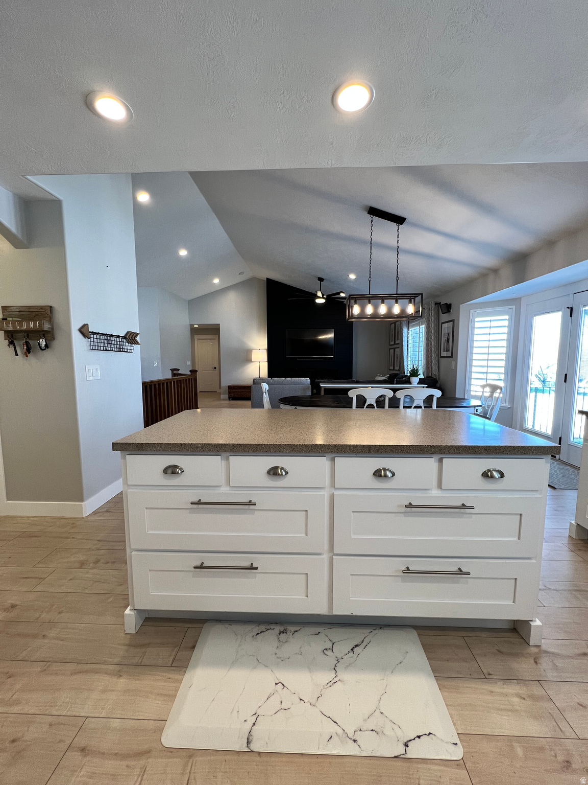 THE BENCHES - Residential