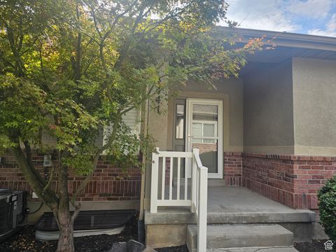 Tiny photo for 4441 W BRIDGESTONE DR, Cedar Hills, UT 84062 (MLS # 2119228)