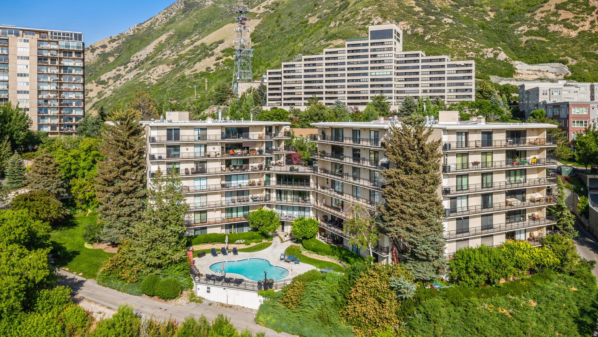 OAK CREST GARDENS - Residential