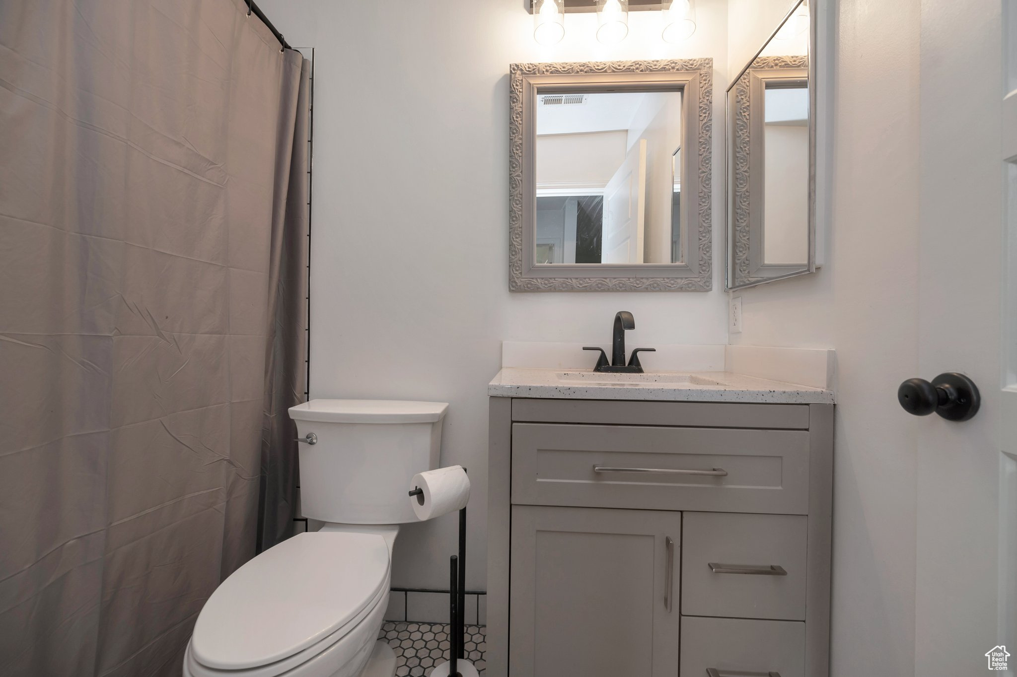 Draper, Utah 84020, United States, 4 Bedrooms Bedrooms, ,3 BathroomsBathrooms,Residential,Pending,118878