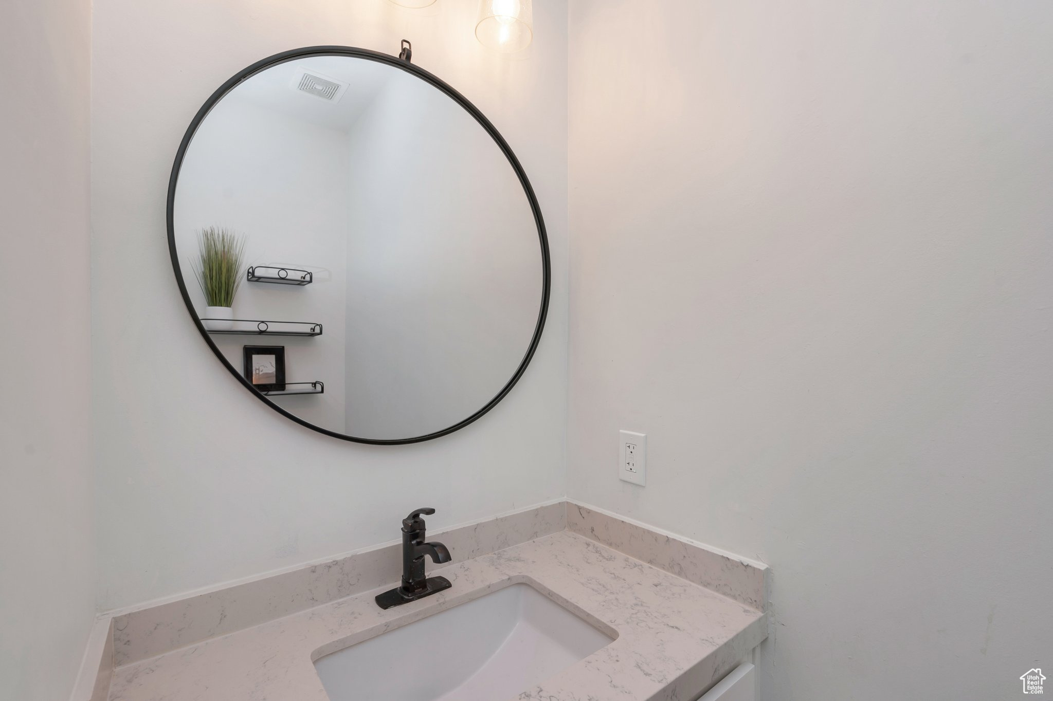 Draper, Utah 84020, United States, 4 Bedrooms Bedrooms, ,3 BathroomsBathrooms,Residential,Pending,118878