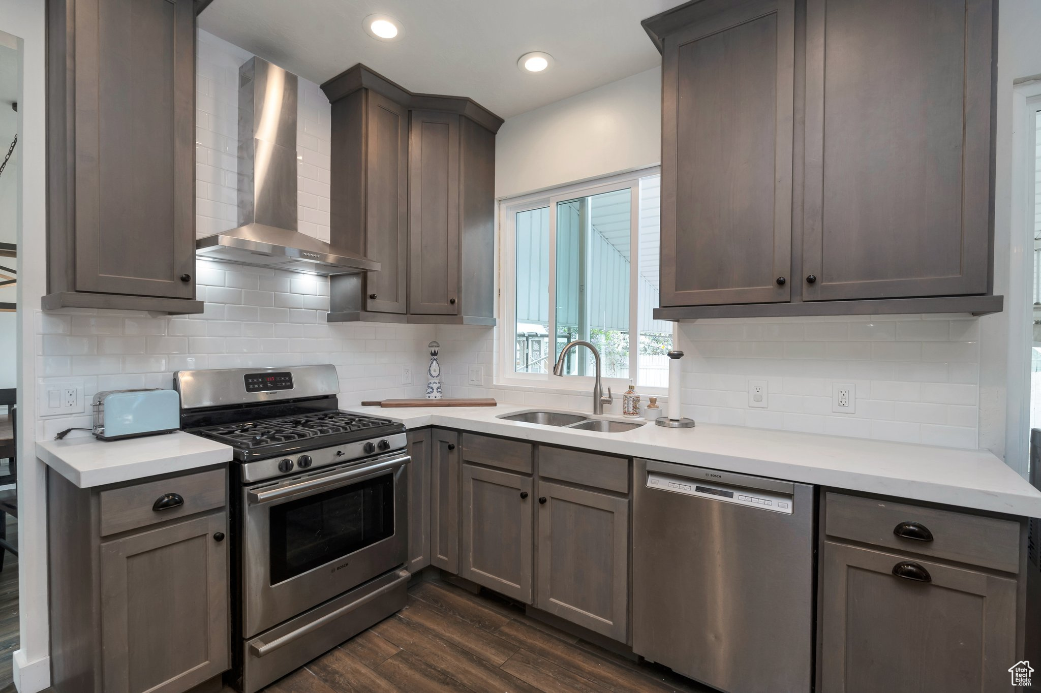 Draper, Utah 84020, United States, 4 Bedrooms Bedrooms, ,3 BathroomsBathrooms,Residential,Pending,118878