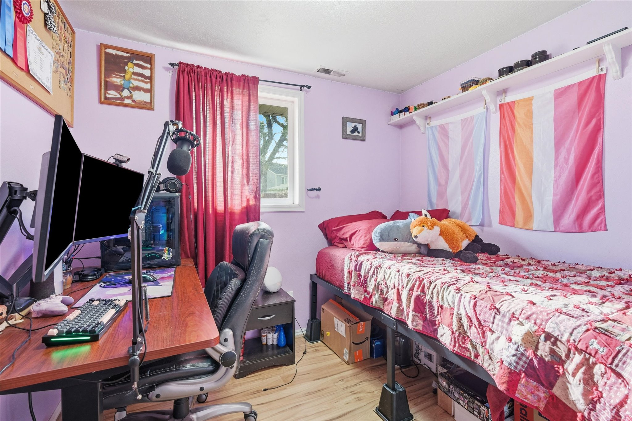 Main image without alt text