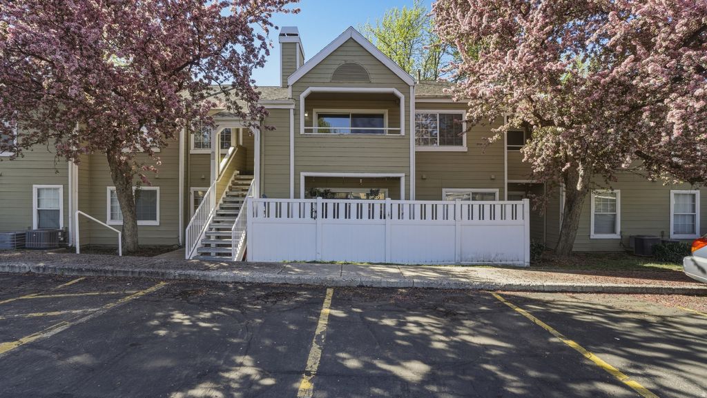 Photo of 1462 E FOXBORO DR #2, Millcreek, UT 84106 (MLS # 2149120)
