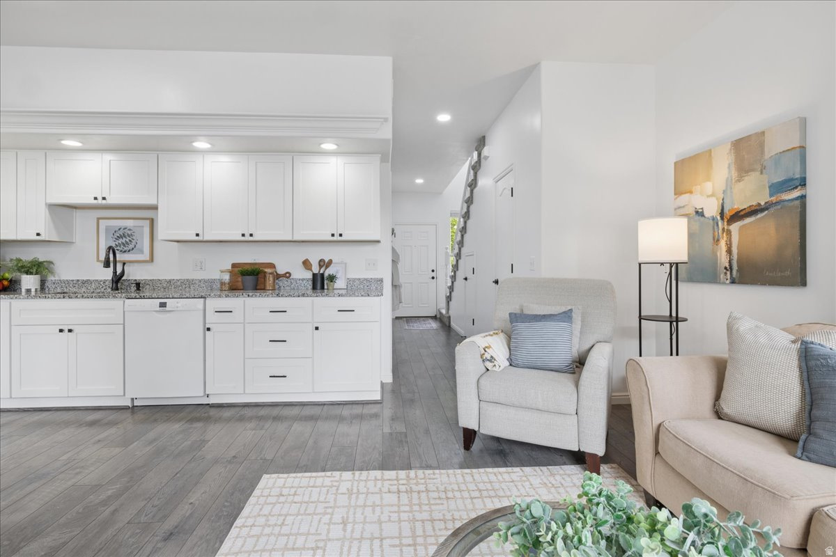 PEREGRINE POINTE CON - Residential