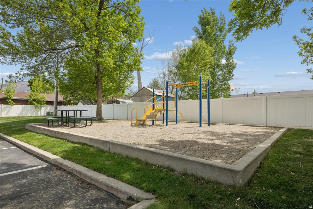 PEREGRINE POINTE CON - Residential