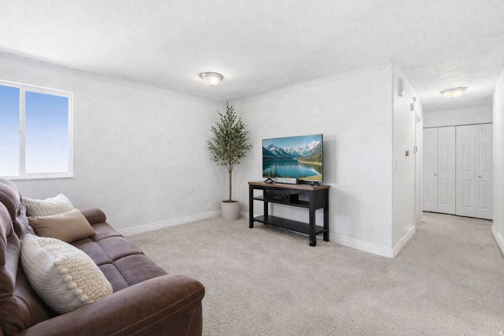 Photo of 556 N NEW STAR DR W, Salt Lake City, UT 84116 (MLS # 2145923)