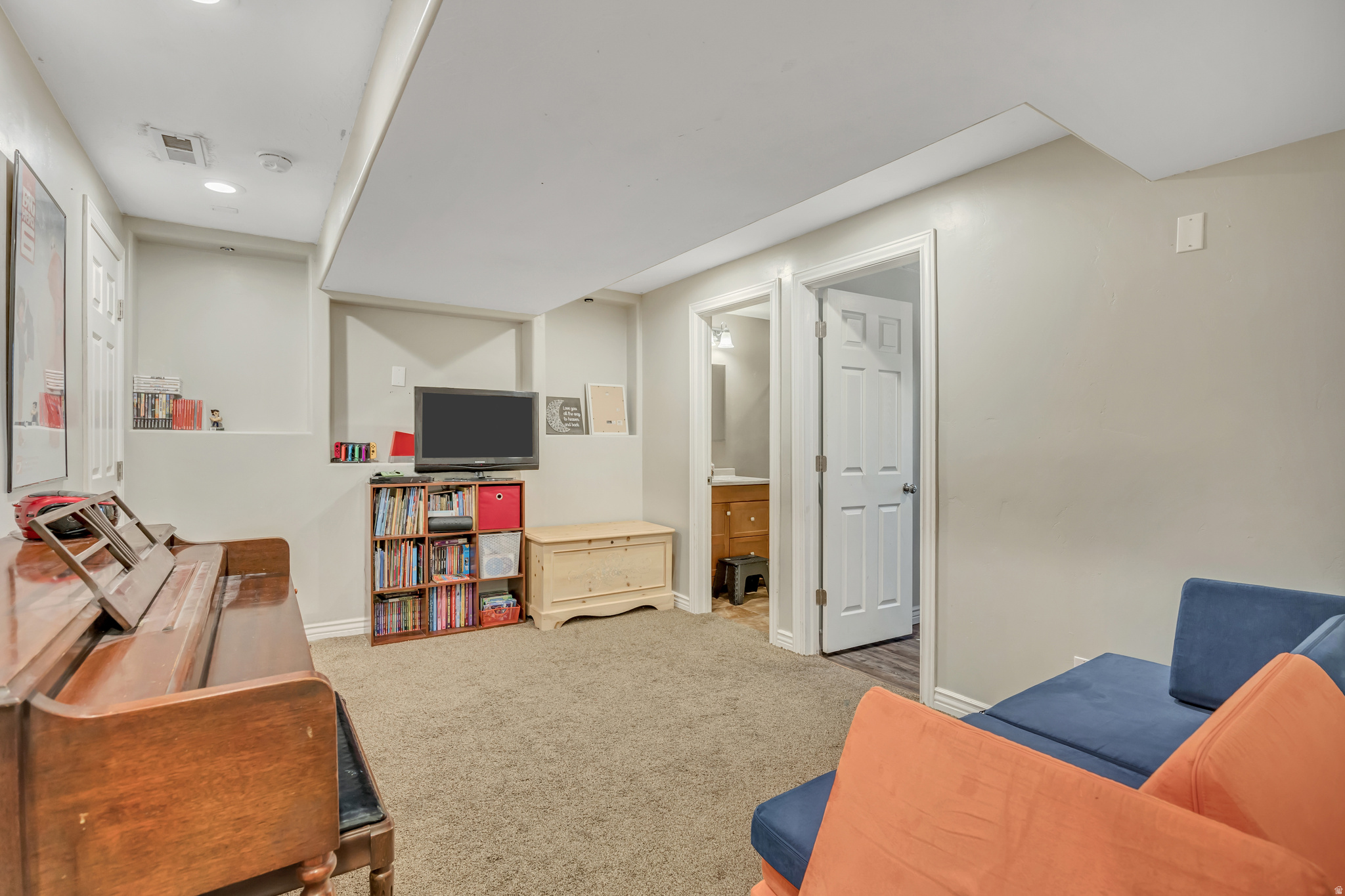 SARATOGA CHASE - Residential