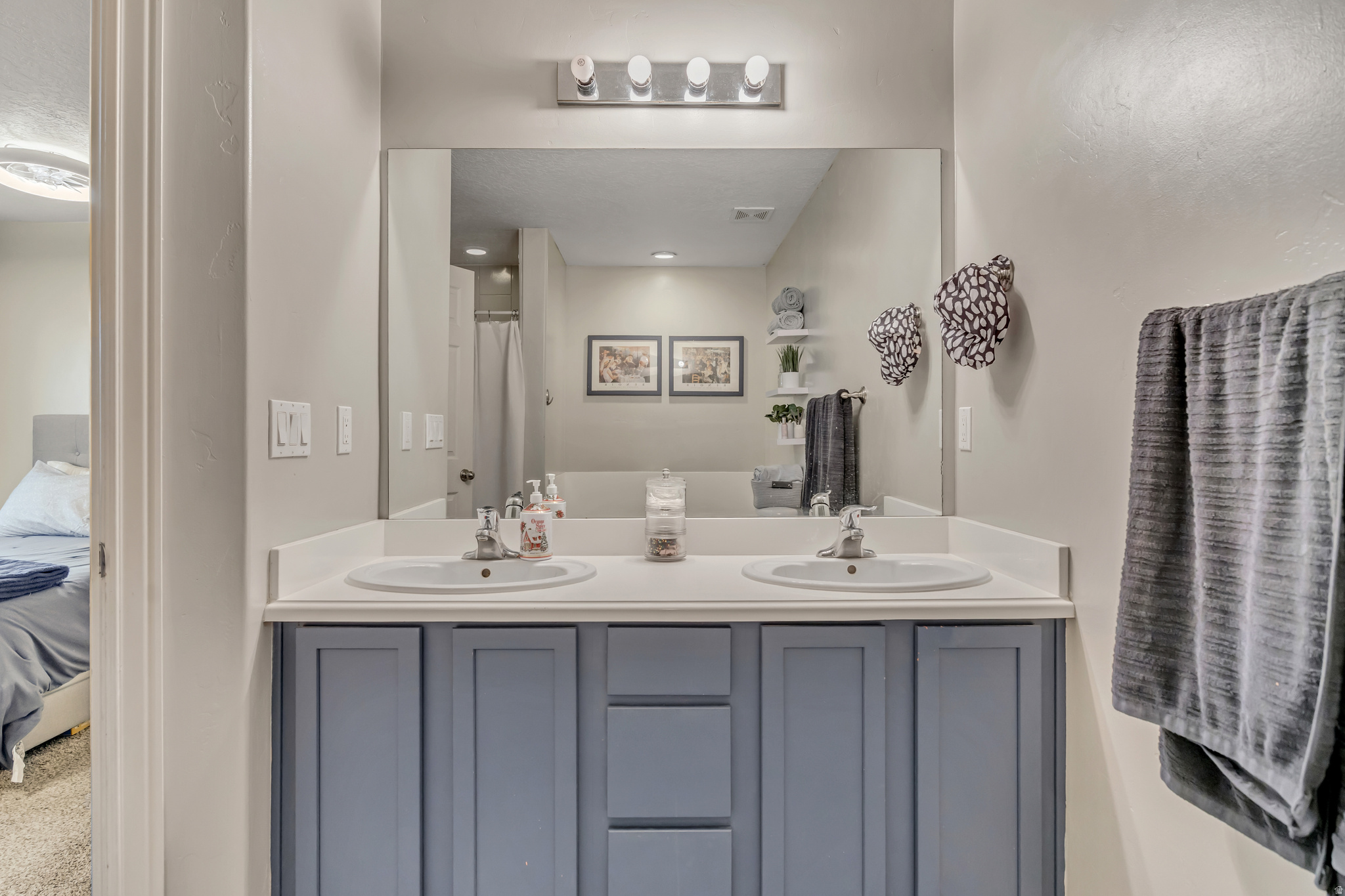 SARATOGA CHASE - Residential