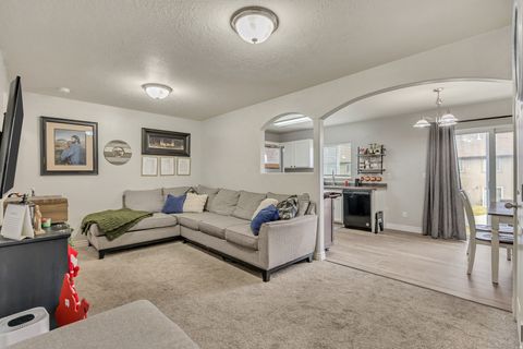 Tiny photo for 2012 N BELMONT DR, Saratoga Springs, UT 84045 (MLS # 2125446)