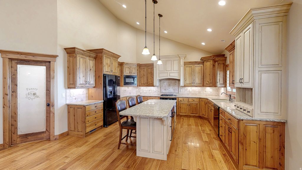 Photo of 551 E SUNFLOWER LN, Salem, UT 84653 (MLS # 2153659)