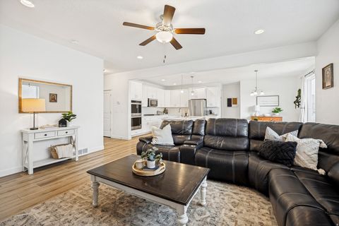 Tiny photo for 4128 E SUN CREST DR, Eagle Mountain, UT 84005 (MLS # 2162983)