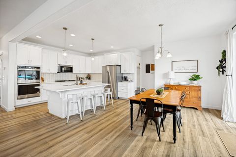 Tiny photo for 4128 E SUN CREST DR, Eagle Mountain, UT 84005 (MLS # 2162983)