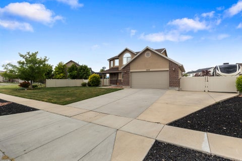 Tiny photo for 2028 MORNINGSIDE DR W, Farmington, UT 84025 (MLS # 2158072)