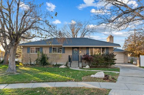 Photo of 787 E CASA BLANCA CIR, Midvale, UT 84047 (MLS # 2122981)
