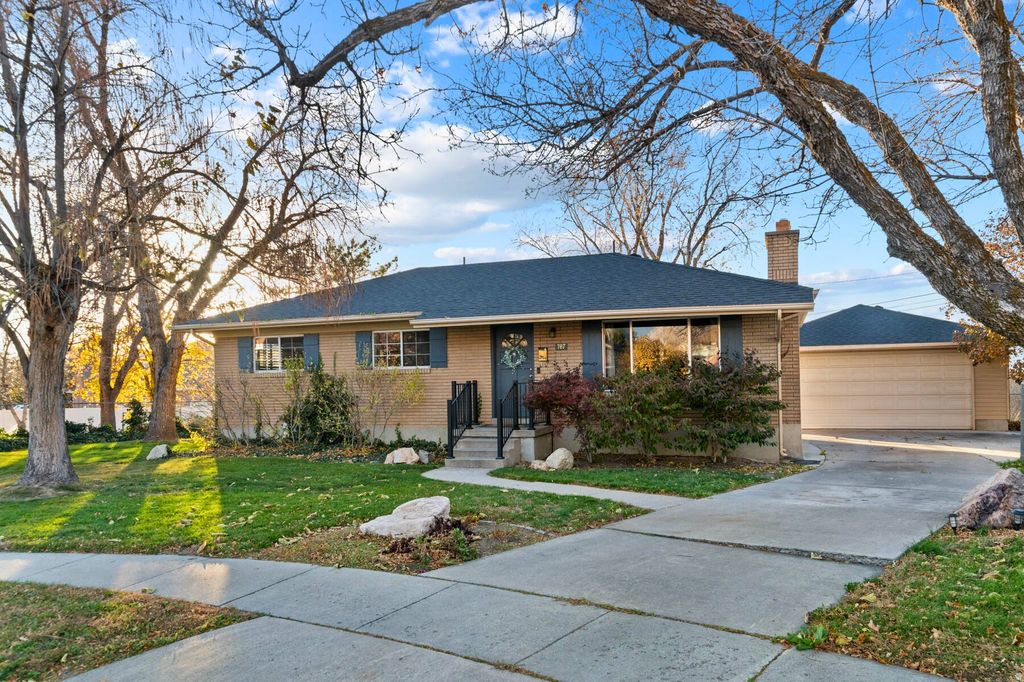 Photo of 787 E CASA BLANCA CIR, Midvale, UT 84047 (MLS # 2122981)