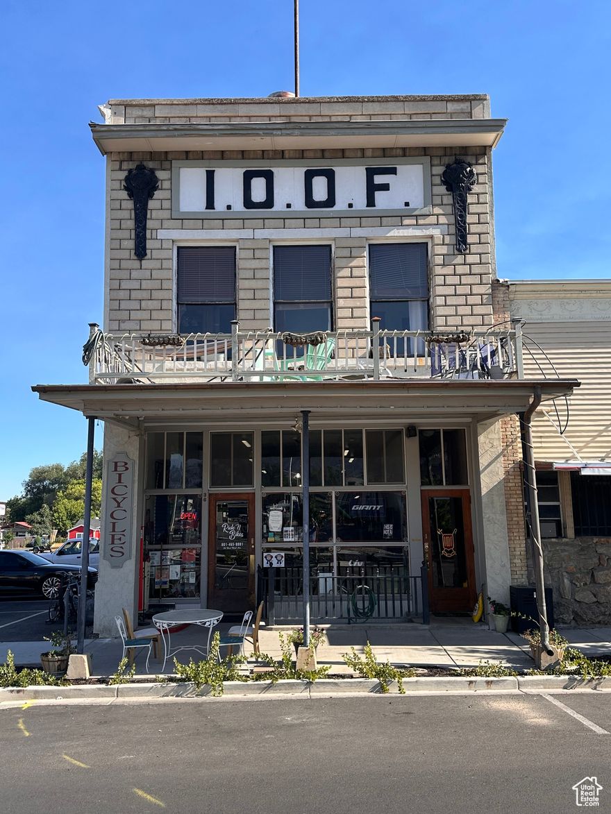 Please DO NOT DISTURB TENANTS. Thanks!!  Just off the newly re-vamped Historic Payson Main Street,